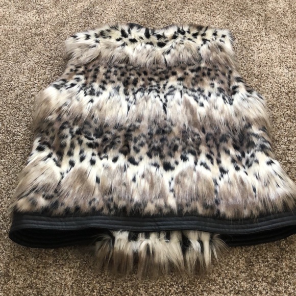 June, by June Ambrose extra large faux fur leopard print vest. - Picture 11 of 13
